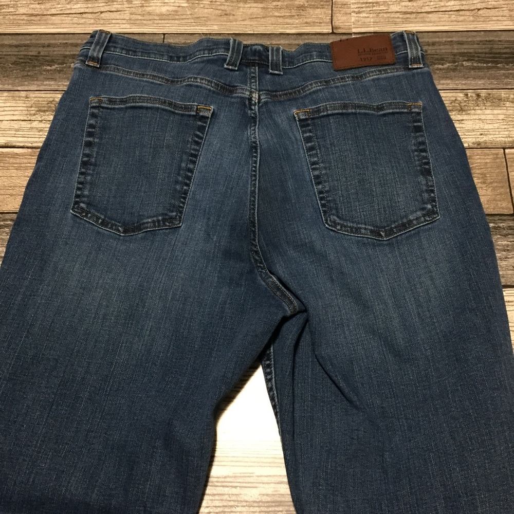LL Bean Bean Flex Classic Fit Jeans Men’s 36x29 Med Wash Blue (Flaw Read) - Picture 9 of 12